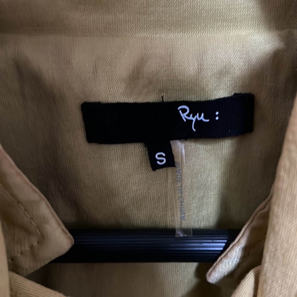 Yellow jacket size small Ryu - Picture 3 of 6